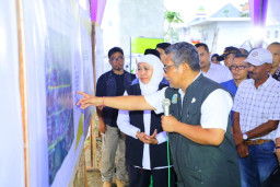 Gubernur Khofifah Tinjau Penanganan Kawasan Kumuh Terpadu di Mojokerto, Wujudkan Permukiman Sehat dan Nyaman Bagi Warga