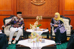 Khofifah Bersama Menteri Haji dan Umroh RI Bahas Peluang Suplai Makanan Ready To Eat Jatim untuk Jemaah di Tanah Suci