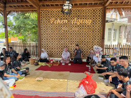 Road to Anniversary ke-7, Hotel Santika Gresik Gelar Aksi Santika Sahabat Bumi di Kawasan Sunan Giri