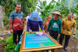 SMAN 1 Dampit Jadi Role Model Sekolah Ketahanan Pangan, Gubernur Khofifah: Ini Inspirasi untuk Indonesia