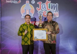 Gresik Kokohkan Posisi sebagai Daerah Investasi Terbaik di Jatim, Sabet Juara 1 Investment Award 2024