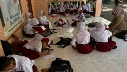 Ruang Belajar SDN Pajenangger V Runtuh, Guru dan Siswa Terlunta Mencari Tempat Belajar