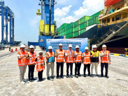 Dorong Efisiensi Logistik Nasional, Pelindo Regional 3 bersama TTL Resmikan Operasional Dermaga Berlian Timur
