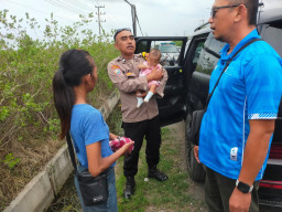 Pasutri Cekcok, Bayi Ditelantarkan di Tepi Jalan Betoyo Manyar Gresik