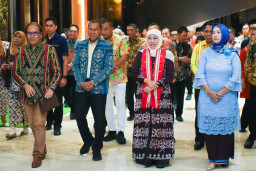 Gubernur Khofifah Silaturahim Ajak Masyarakat NTT Asal Jatim, Jaga Guyub Rukun dan Perkuat Sinergi Ekonomi