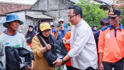 Wabup Alif Tinjau Banjir di Desa Glindah, Tegaskan Perbaikan Tanggul Kali Lamong Dilakukan Segera