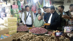 Jelang Nataru, Mentan Amran Temukan Harga Minyak Goreng Naik di Surabaya dan Ancam Cabut Izin Produsen Nakal