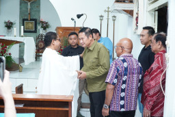 Tinjau Sejumlah Gereja, Bupati Yes Pastikan Perayaan Natal 2025 di Lamongan Aman dan Damai