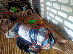 Miris! Lansia Lumpuh dan Buta Puluhan Tahun di Sampang Tidak Pernah Terima Bansos