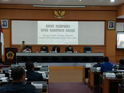 Bupati Yani Sampaikan Pendapat atas Lima Ranperda Inisiatif DPRD Gresik