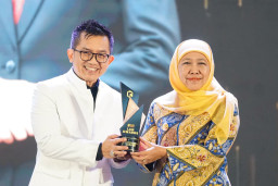 Gubernur Khofifah Dinobatkan sebagai Transformational Leader pada LAN Awards 2025
