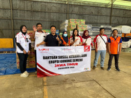 Sinergi Kemanusiaan: Yayasan AHM–MPM Honda Jatim Bantu Penyintas Erupsi Semeru
