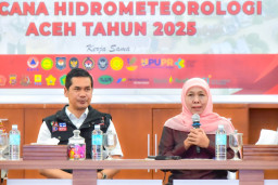 Gubernur Khofifah Serahkan Bantuan Kemanusiaan “Jawa Timur Peduli” Senilai Rp3,895 Miliar untuk Korban Bencana Aceh