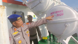 Jelang Libur Nataru, Kapal Penyeberangan Bawean Diperiksa Ketat di Pelabuhan Gresik