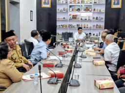 Pemilik Stan Pasar Ikan Modern Gresik Mengadu ke DPRD Lantaran Tak Kunjung Bisa Ditempati, Begini Rekomendasinya