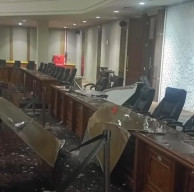 Diterjang Hujan dan Angin Kencang, Atap Gedung Paripurna DPRD Bojonegoro Ambrol