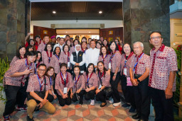 Khofifah Tinjau Gereja Bersama Forkopimda, Pastikan Natal 2025 di Jatim Berlangsung Aman dan Damai