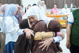 Peringatan Hari Ibu ke-97 Tahun 2025, Gubernur Khofifah Ajak Bahagiakan dan Lindungi Perempuan