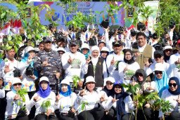 Gubernur Khofifah Padukan Solidaritas Sosial dan Pelestarian Lingkungan