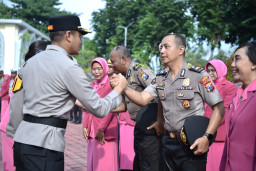 Tutup Tahun, Kapolres Gresik Pimpin Kenaikan Pangkat 96 Personel Polri dan 5 ASN