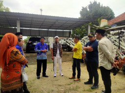 Pastikan Segera Cair, Komisi II DPRD Sampang Sidak Gudang Alsintan Disperta KP