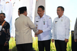 Bupati Bojonegoro Diguyur Satyalancana Wira Karya dari Presiden Prabowo, Pertanian Siap Naik Kelas