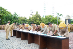 Teguhkan Komitmen ASN, Bupati Lamongan Pimpin Penandatanganan Perjanjian Kinerja 2026