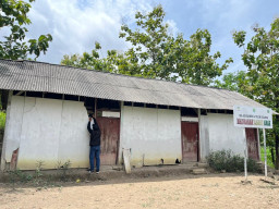 Miris! Siswa RA-MI Bahrul Ulum Bojonegoro Belajar di Atas Lantai Tanah, Pemdes Berharap Bantuan Pemkab