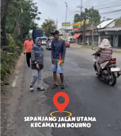 Sering Picu Kecelakaan, Wabup Nurul Azizah Sidak Jalan Berlubang di Baureno