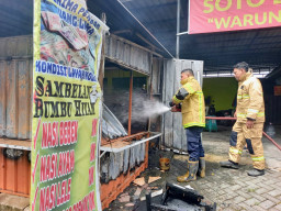 Warung Kontainer di Driyorejo Gresik Terbakar, Diduga Akibat Korsleting Listrik Alat Penanak Nasi 