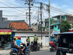 Antisipasi Pelanggaran dan Kecelakaan, Satlantas Polres Gresik Perkuat Pengamanan di Simpang Bunder