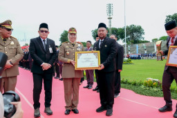 Bupati Gresik Sabet Penghargaan Pembina K3 Terbaik II Jawa Timur