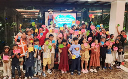 TPS Hadirkan Petualangan Literasi Anak Lewat Cerita Boneka di Terminal Petikemas Surabaya