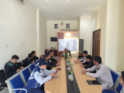 Pasca Insiden Pelemparan Batu, Satlantas Polres Gresik Kumpulkan Driver Bus Trans Jatim