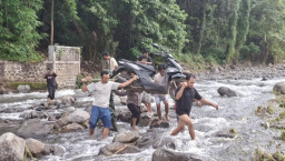 Ribuan Warga Situbondo Terisolasi Akibat Jembatan Terputus