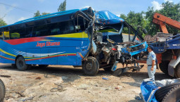 Adu Banteng Bus Jaya Utama vs Suzuki Karimun, 2 Tewas di TKP