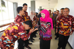 Gubernur Khofifah Pimpin Rapat Pleno Hybrid dari RS Karsa Husada Batu