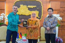 Terima Dubes Jerman, Gubernur Khofifah Pastikan Proyek SRRL Ground Breaking Tahun 2027