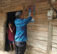 Pemkab Bojonegoro Mulai Pasang Stiker “Rumah Keluarga Miskin” Penerima Bansos