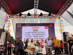Beli Motor Dapat Umroh! Intip Kemeriahan Pengundian UKH Honda di Madiun