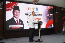 Modernisasi Transportasi Rakyat, 200 Pengemudi Becak Lamongan Terima Bantuan Becak Listrik dari Presiden Prabowo