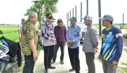 Targetkan Rampung Sebelum Lebaran, Bupati Yes Tinjau Persiapan Pembangunan Jalan di Kedungpring