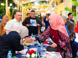 Hangat dan Penuh Kekeluargaan, Gubernur Khofifah Gelar Tasyakuran HPN 2026 Bersama Wartawan di Grahadi