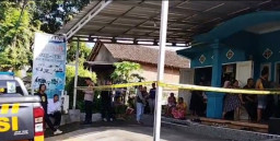 Geger! Bayi Perempuan Berbalut Surat Wasiat Dibuang di Teras Rumah Warga Jember