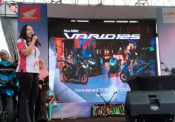 Lapangan Jati Turi Dipadati Pengunjung, Launching All New Vario 125 Street di Blitar Berlangsung Semarak