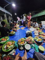 Wujud Kebersamaan, Warga Putatkumpul Lamongan Gelar Tradisi Megengan dengan Ritual Tumplek Jajanan