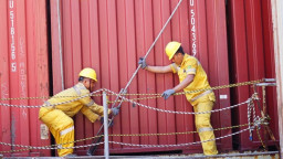 Hadiah Istimewa Bulan K3 Nasional, PT Terminal Teluk Lamong Raih Penghargaan Zero Accident dan Pencegahan HIV-AIDS