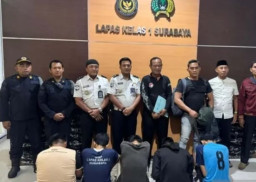 Modus Lempar Pagar, Petugas Lapas Porong Ringkus Dua Penyelundup Sabu dan Ponsel