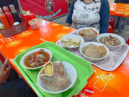 Menu Buka Puasa Unik di Jember: Bakso Tulangan Iga Kuah Pedas Khas Pendalungan, Ludes 100 Mangkuk Sehari