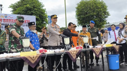 Bersih-Bersih Saat Ramadan, Polres Jember Musnahkan Ribuan Miras dan Narkoba